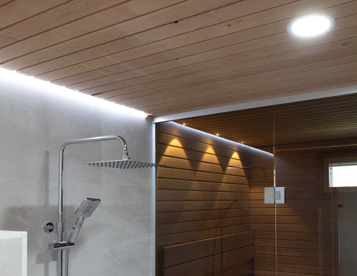 Luce calda nel bagno turco, neutra nei bagni. LedStore.fi